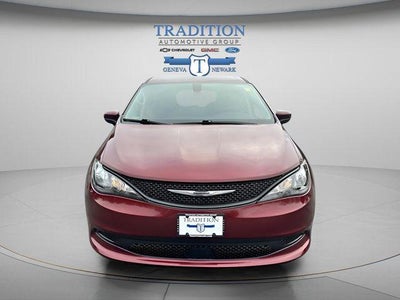 2022 Chrysler Voyager LX