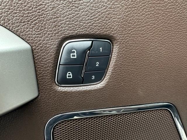 2017 Ford Super Duty F-350 SRW King Ranch 4WD Crew Cab 6.75' Box