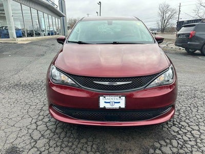 2022 Chrysler Voyager LX FWD