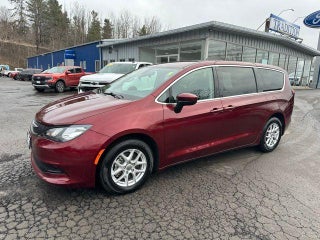 2022 Chrysler Voyager LX FWD